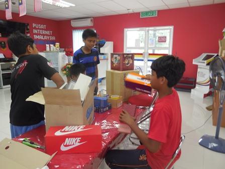 MEREKACIPTA ROBOT DARI BAHAN TERBUANG  ENJIN CARIAN YOUTUBE   3